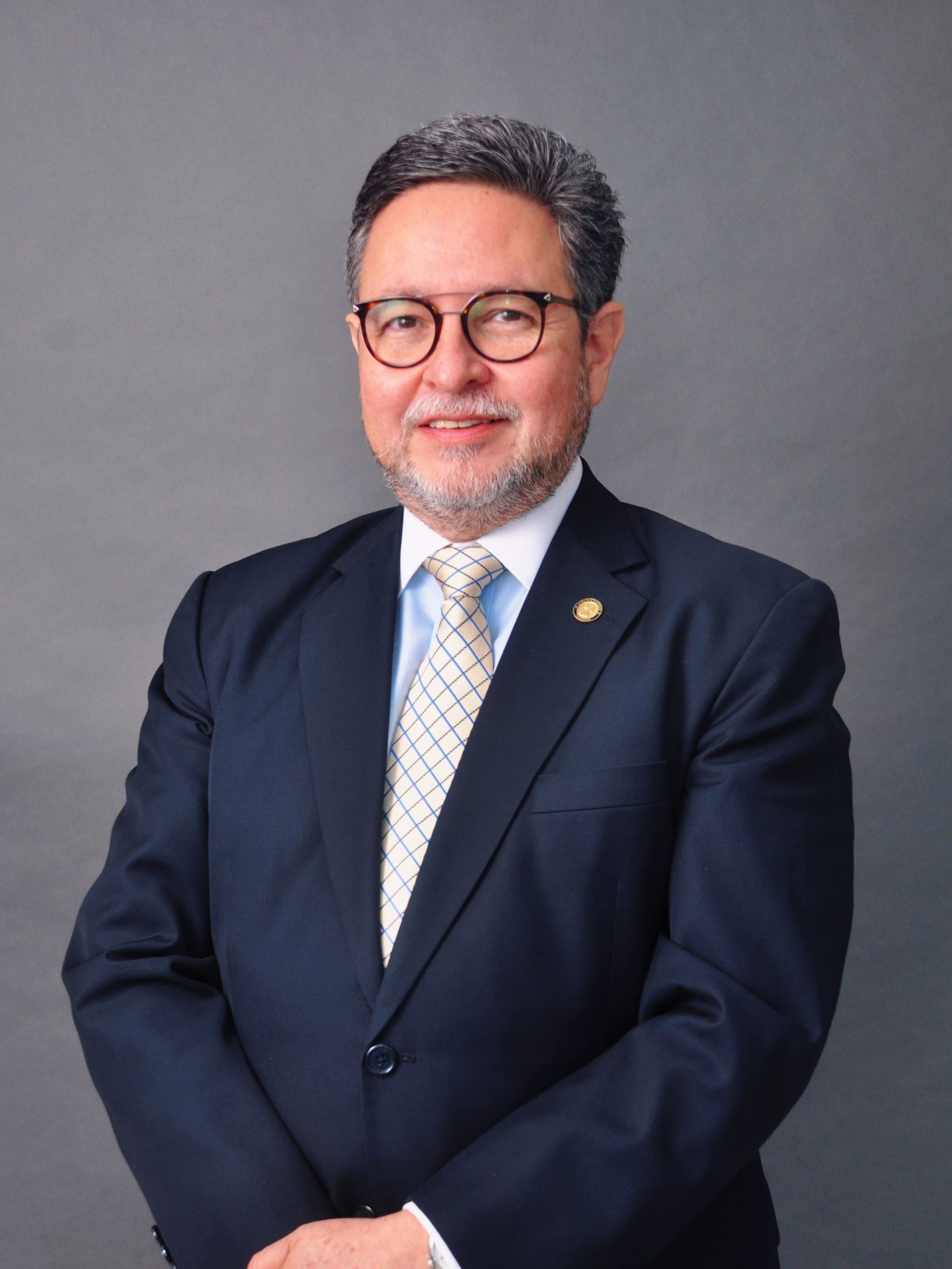 Abg. César Enrique Ayala Henriques